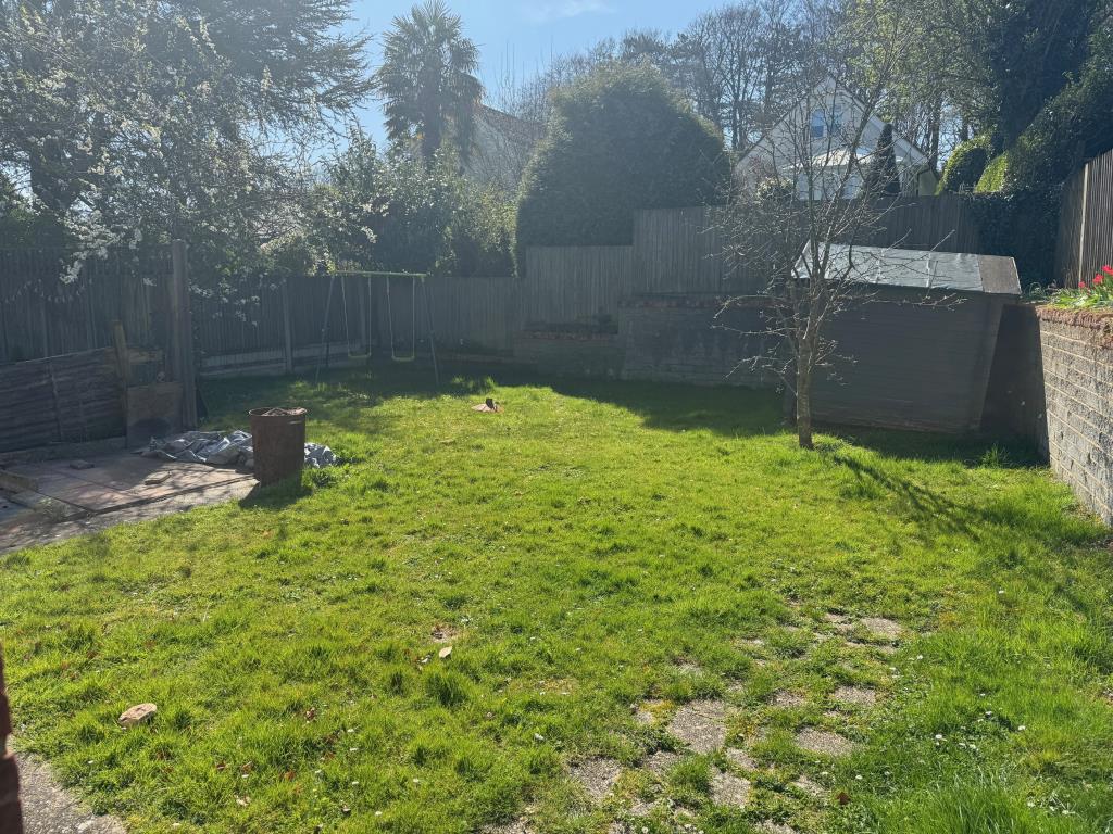 Lot: 108 - DETACHED BUNGALOW WITH STUNNING VIEWS - Rear garden